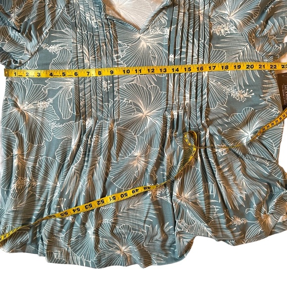 NWT Zac and Rachel XL V neck Seabed floral top.  Butterfly sleeves. - Picture 6 of 10